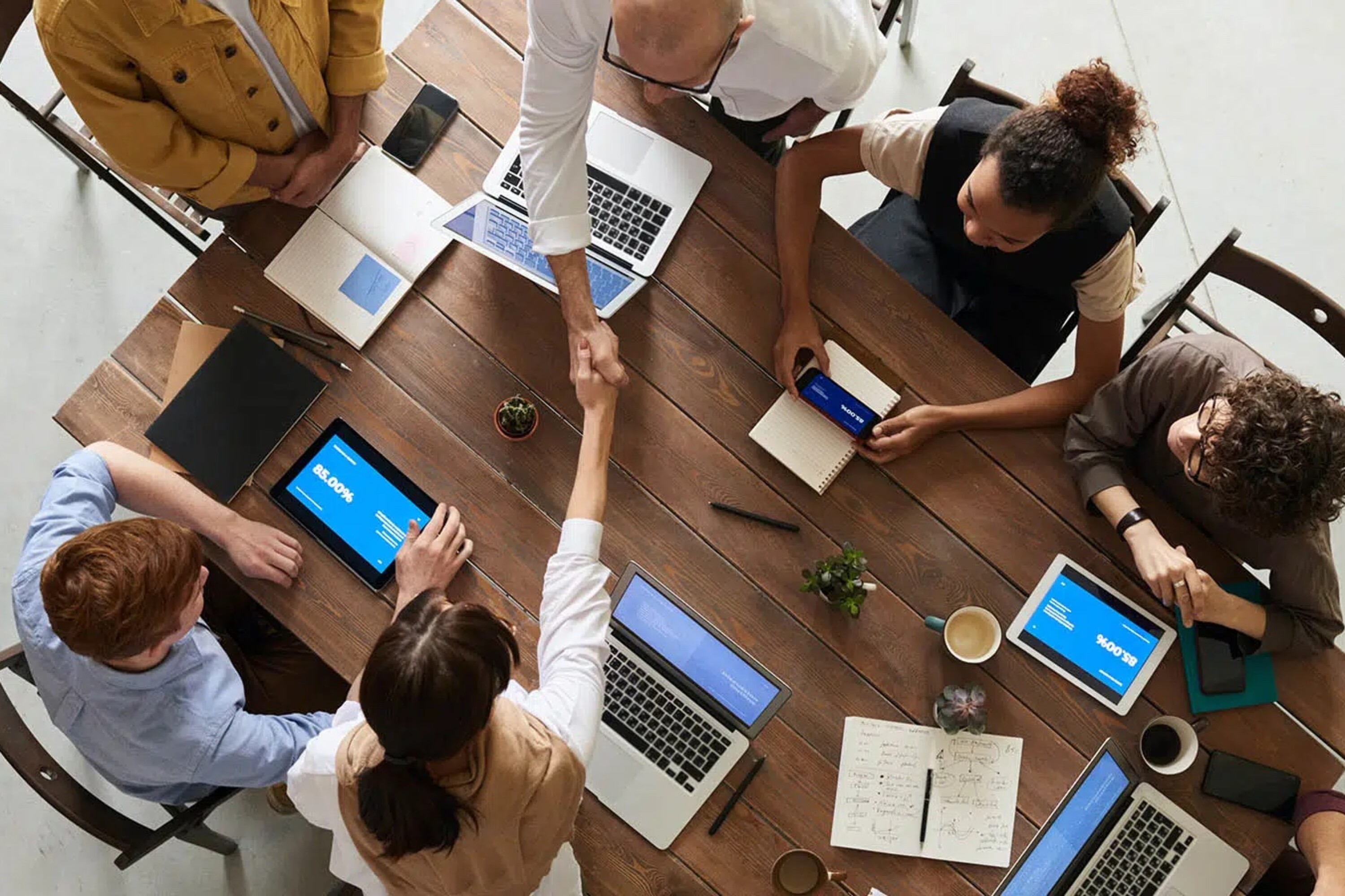 <strong>Tables rondes CXO</strong> - <span>Participez à des forums confidentiels entre pairs où les dirigeants du secteur des technologies propres discutent ouvertement des défis à relever, partagent des solutions et prennent collectivement des décisions stratégiques dans un environnement de confiance conçu pour des échanges francs.</span> <span> <br/></span><strong>TRL 4+</strong>