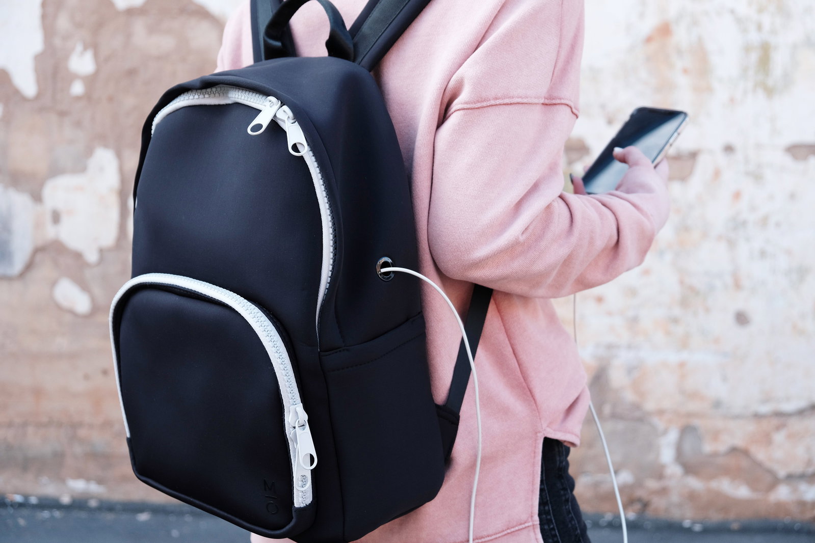MOTILE Neoprene Sport Laptop Backpack with Wireless Charging Bank