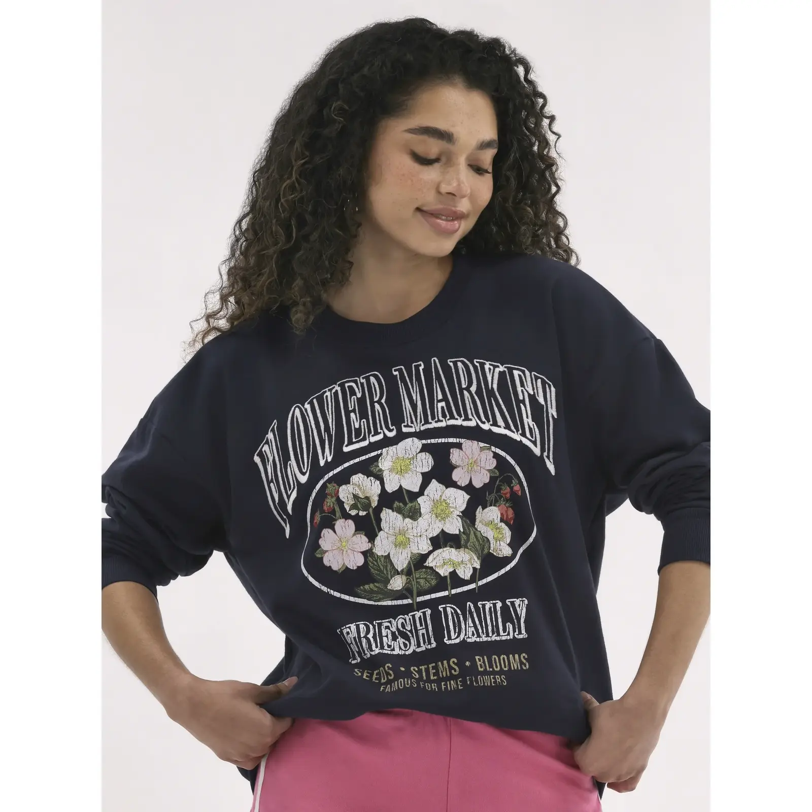 No Boundaries Oversized Graphic Crewneck Sweatshirt