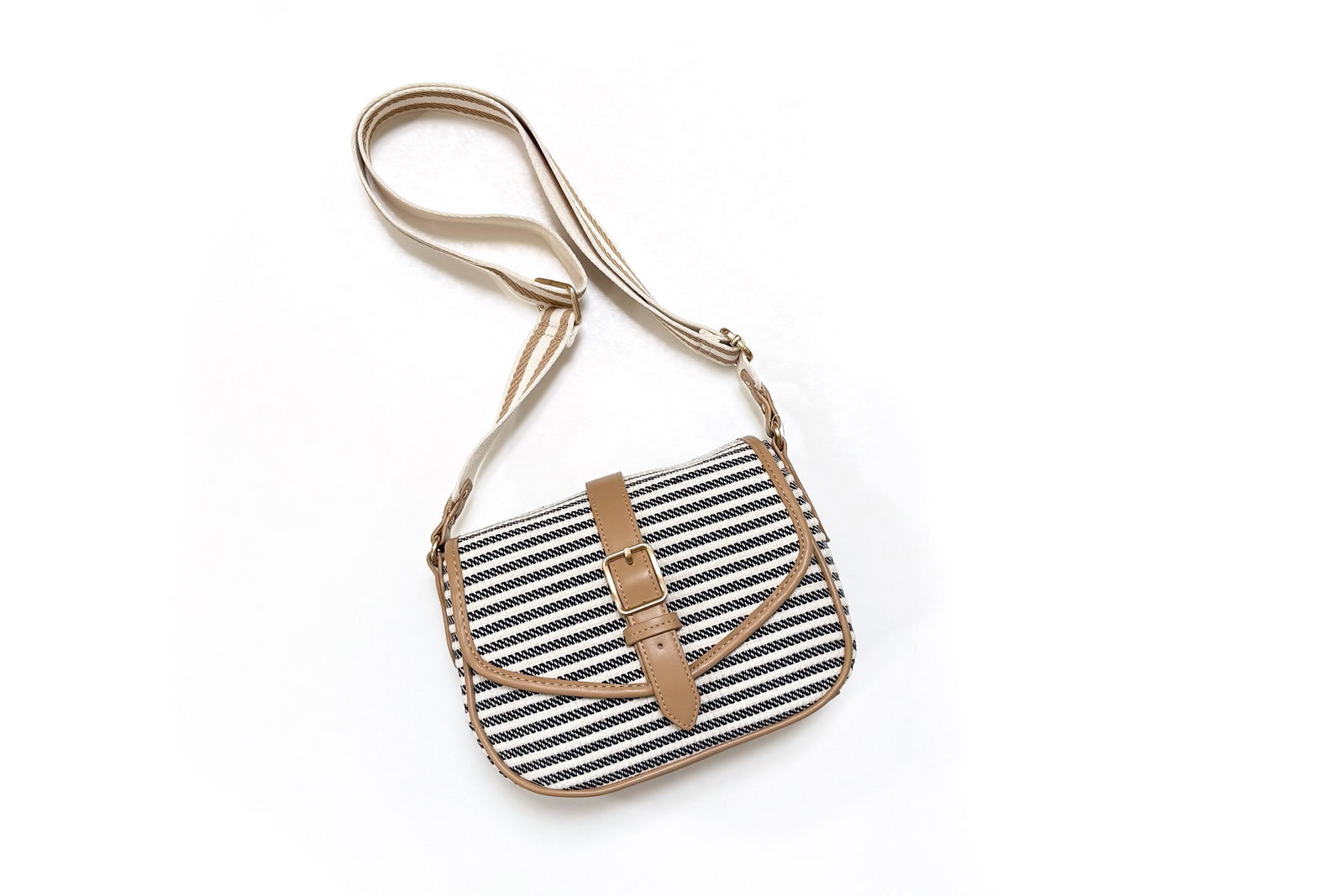 Time and Tru Daisy Crossbody Handbag